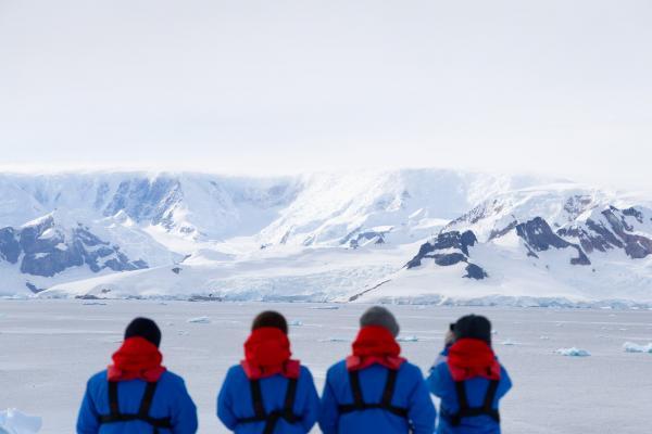 闻下的“两极游”：有狂欢无隐忧j9九游真